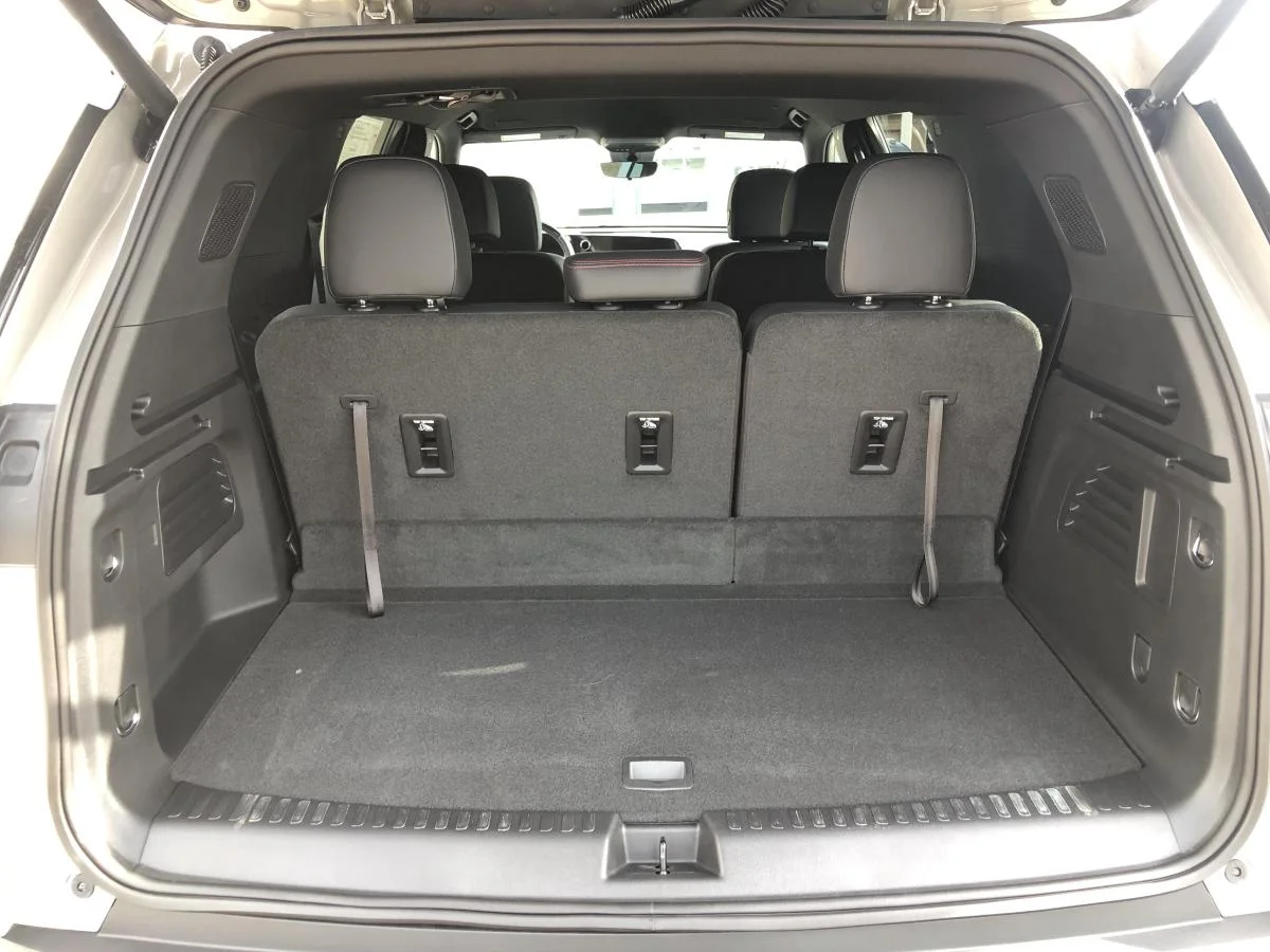 New 2026 Grey Chevrolet Awd 4dr Z71 image 8