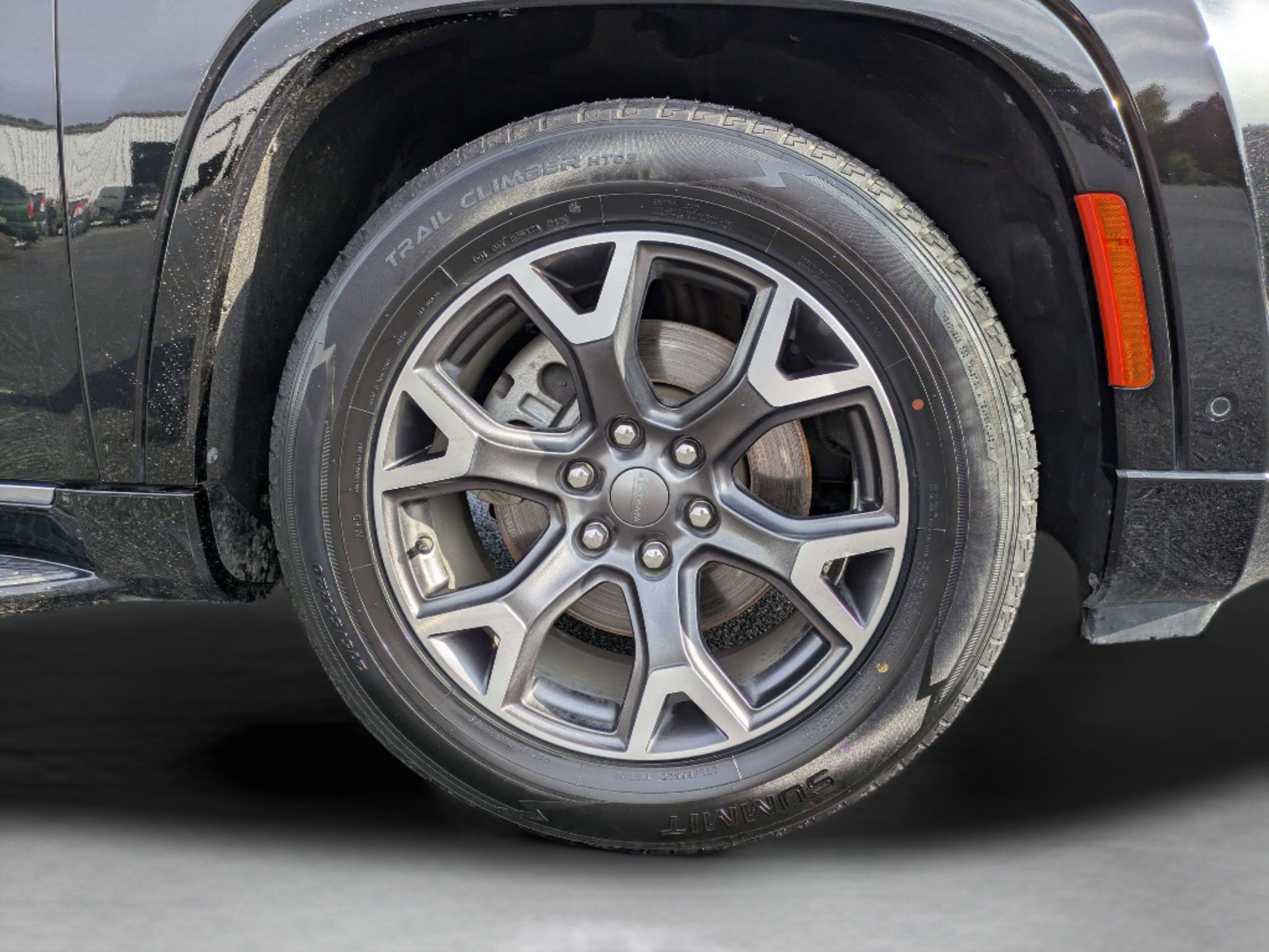 Used 2024 Diamond Black Crystal Pearlcoat Jeep Series III image 30