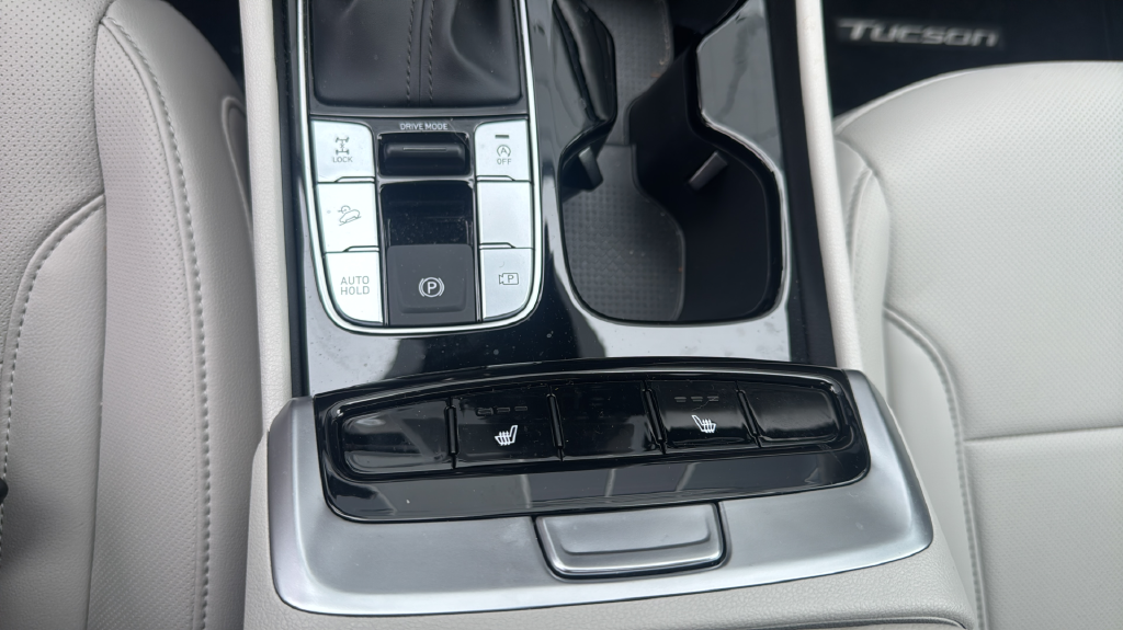 Used 2024 Silver Hyundai SEL image 19