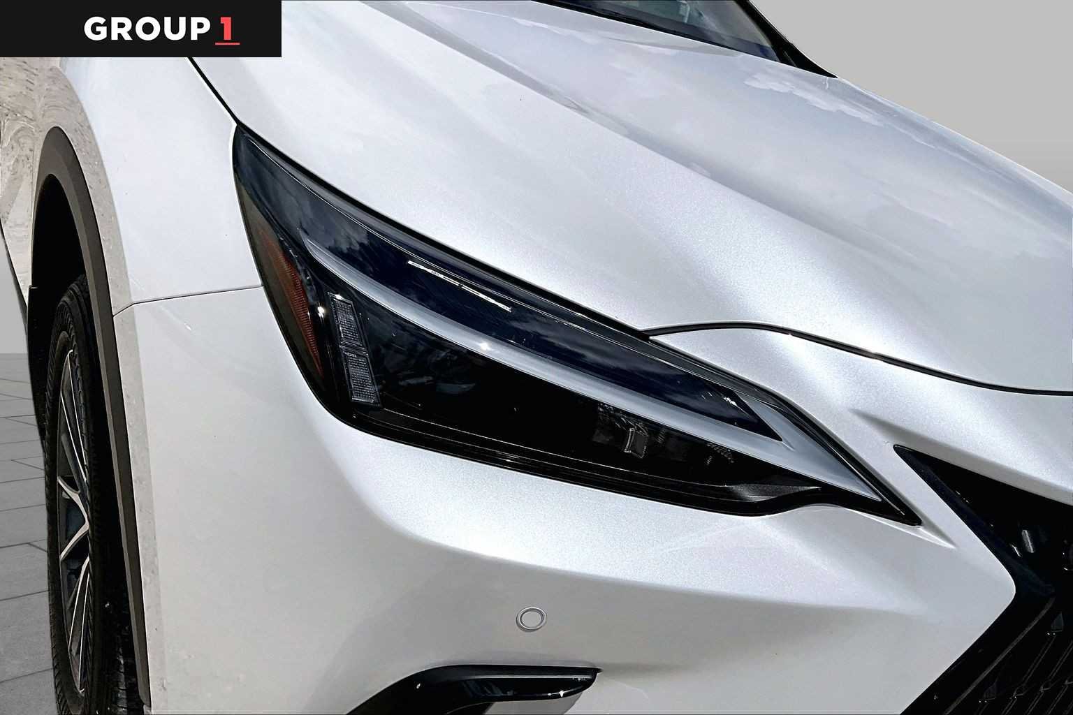 Used 2025 Eminent White Pearl Lexus Premium image 25
