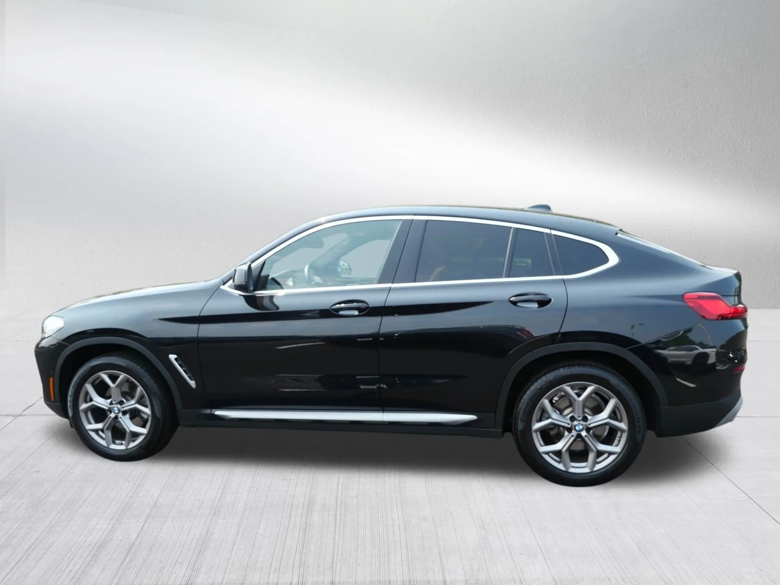 Used 2024 BMW X4 30i with VIN 5UX33DT06R9U60701 for sale in Rochester, Minnesota