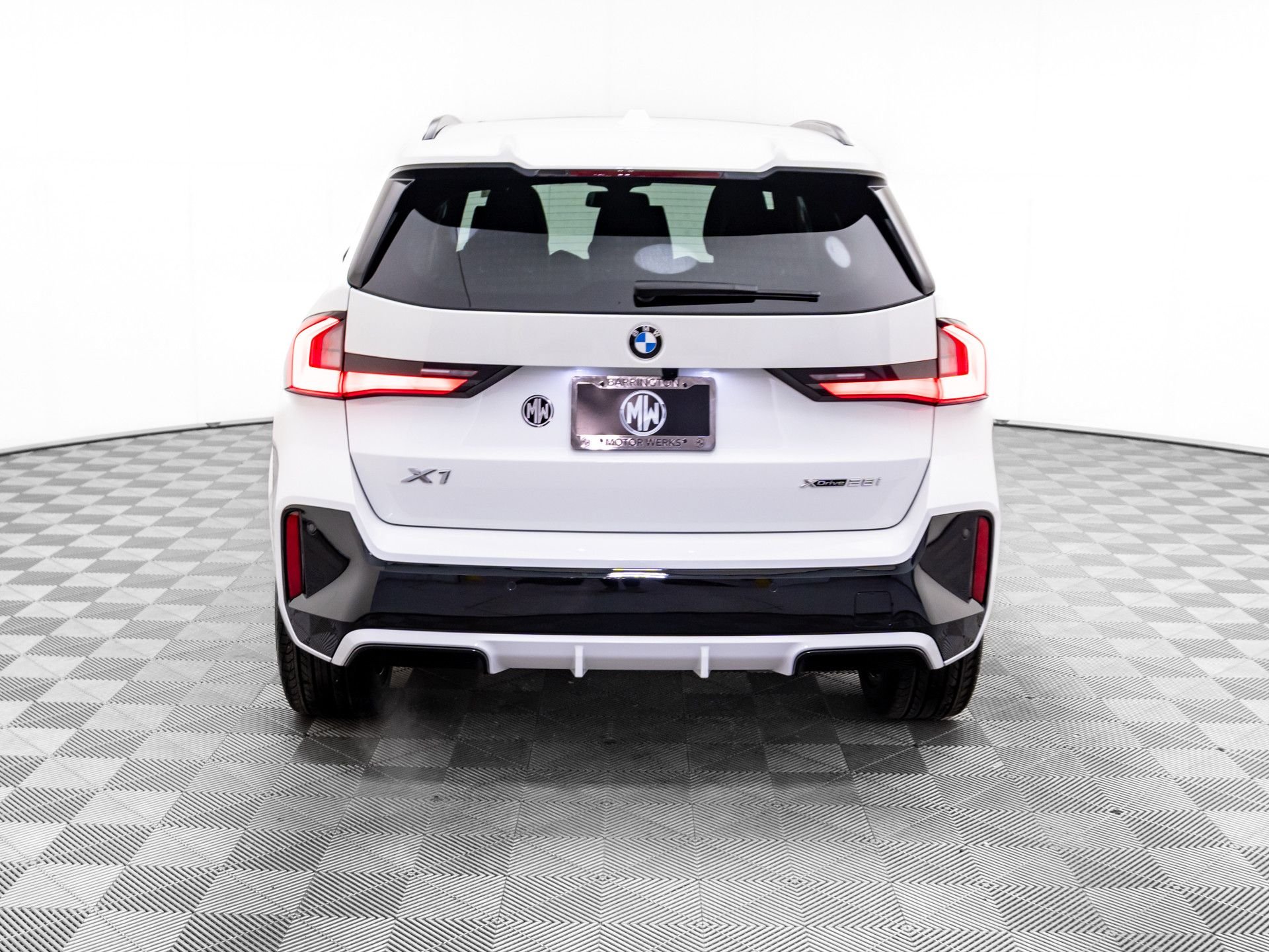 New 2026 Alpine White BMW xDrive28i image 5