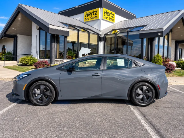 2025 Toyota Prius LE