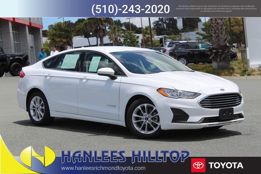 2019 Ford Fusion SE's photo