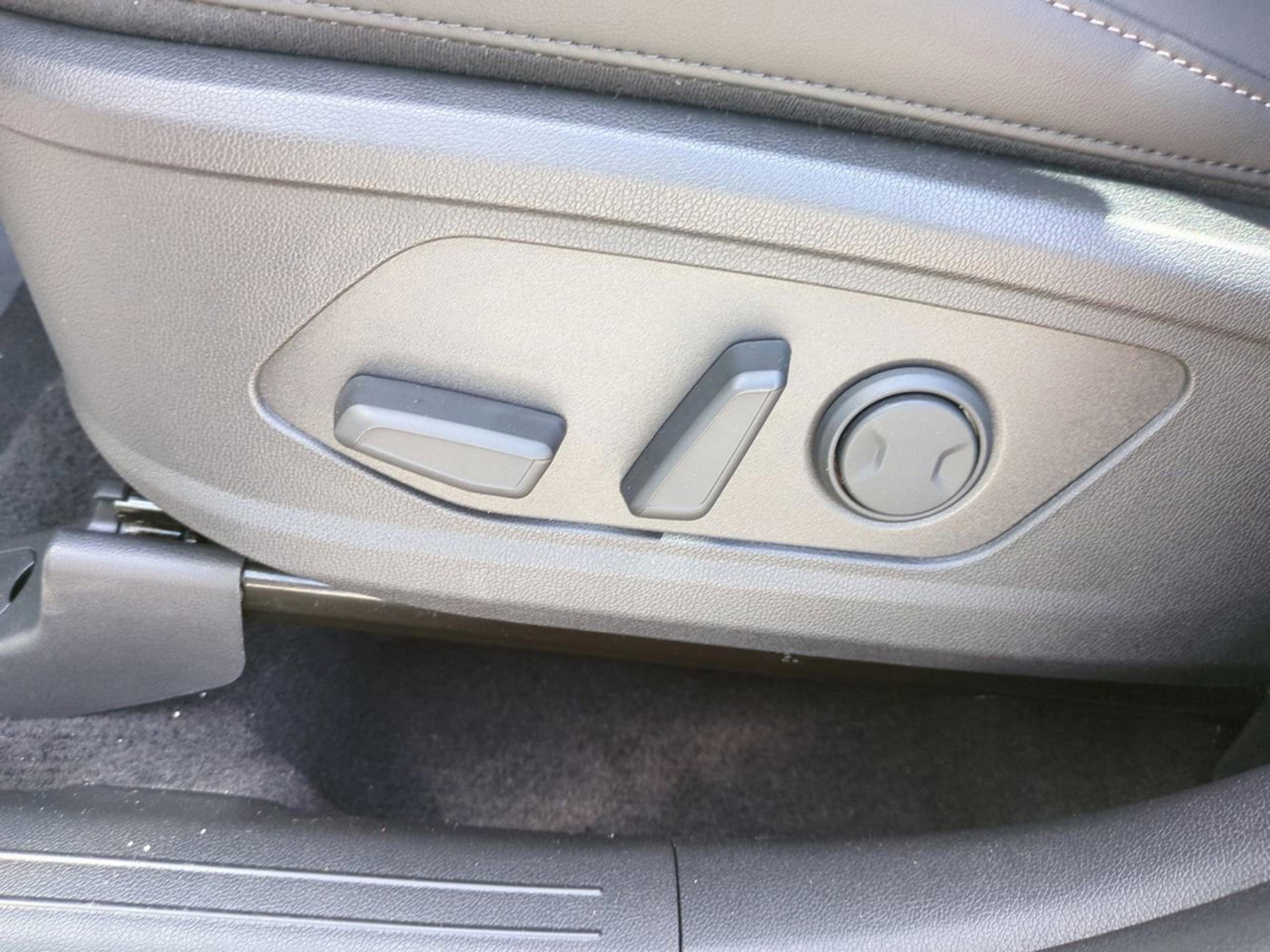 New 2026 Wolf Gray Kia EX image 24