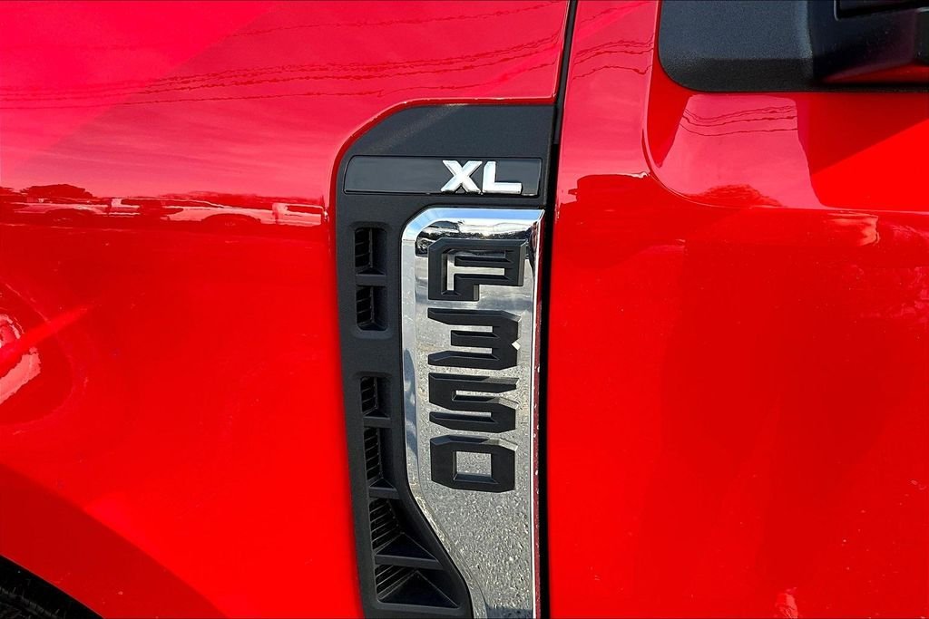2026 Ford F-350 Super Duty XL - Photo 9