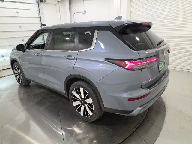 New 2026 Moonstone Gray Metallic Mitsubishi SE S-AWC image 6