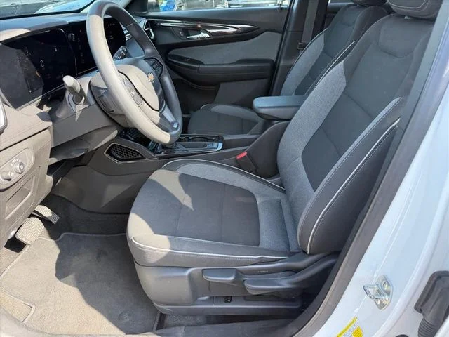 Used 2024 White Chevrolet LT image 8