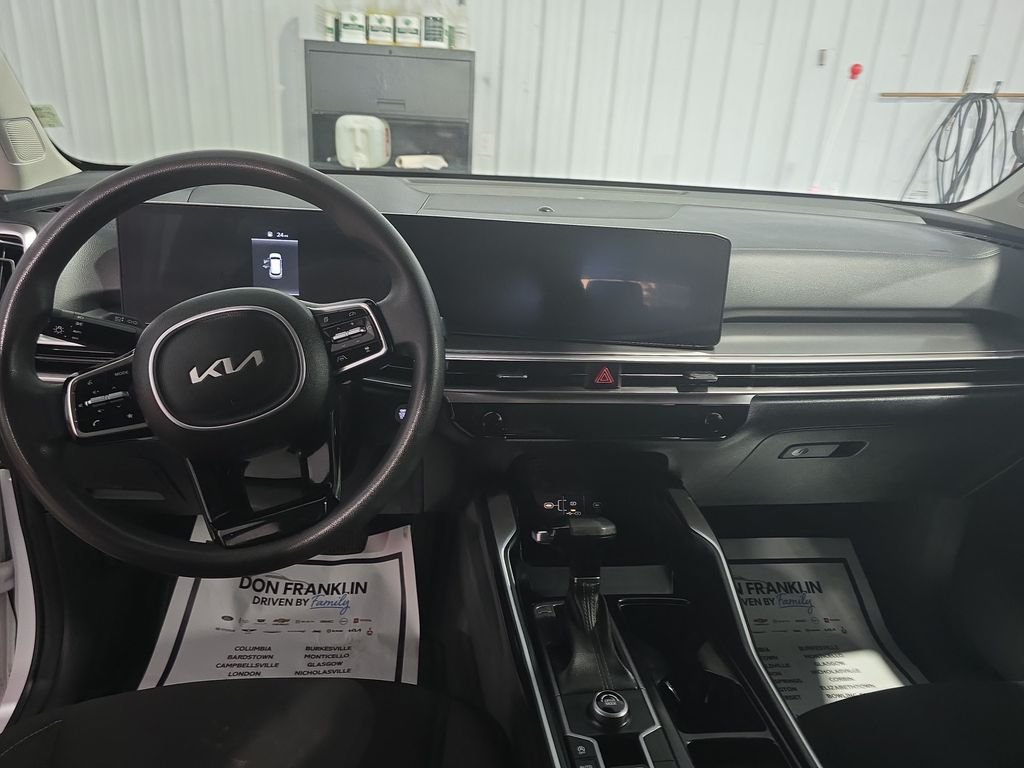 Used 2024 White Kia LX image 17