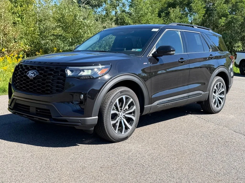 New 2027 Agate Black Metallic Ford ST-Line image 25