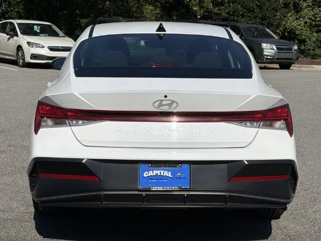 Used 2025 White Hyundai SEL Convenience image 12