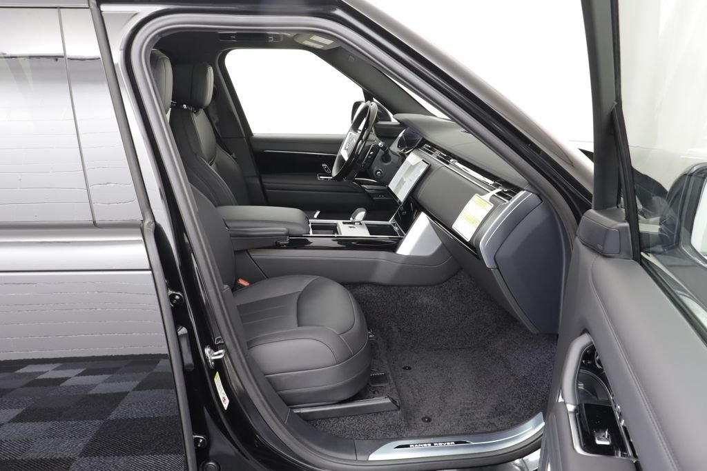 New 2026 Santorini Black LAND ROVER SE LWB 7-Seats / V8 image 21