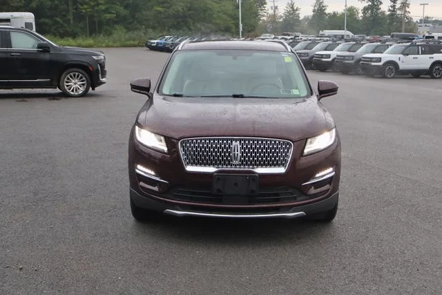 Used 2019 Red Lincoln Select image 10