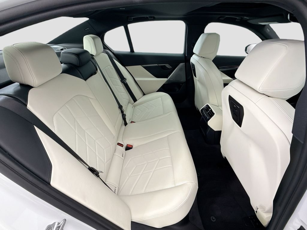 2026 BMW i5 40 - Photo 21