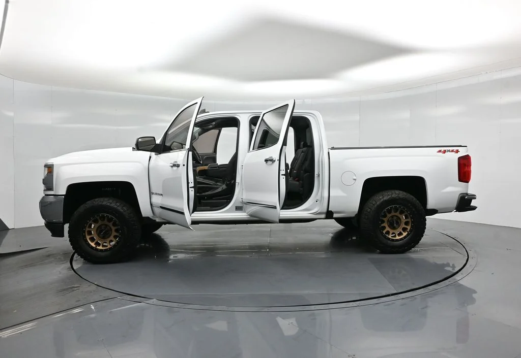 Used 2018 White Chevrolet LTZ image 32