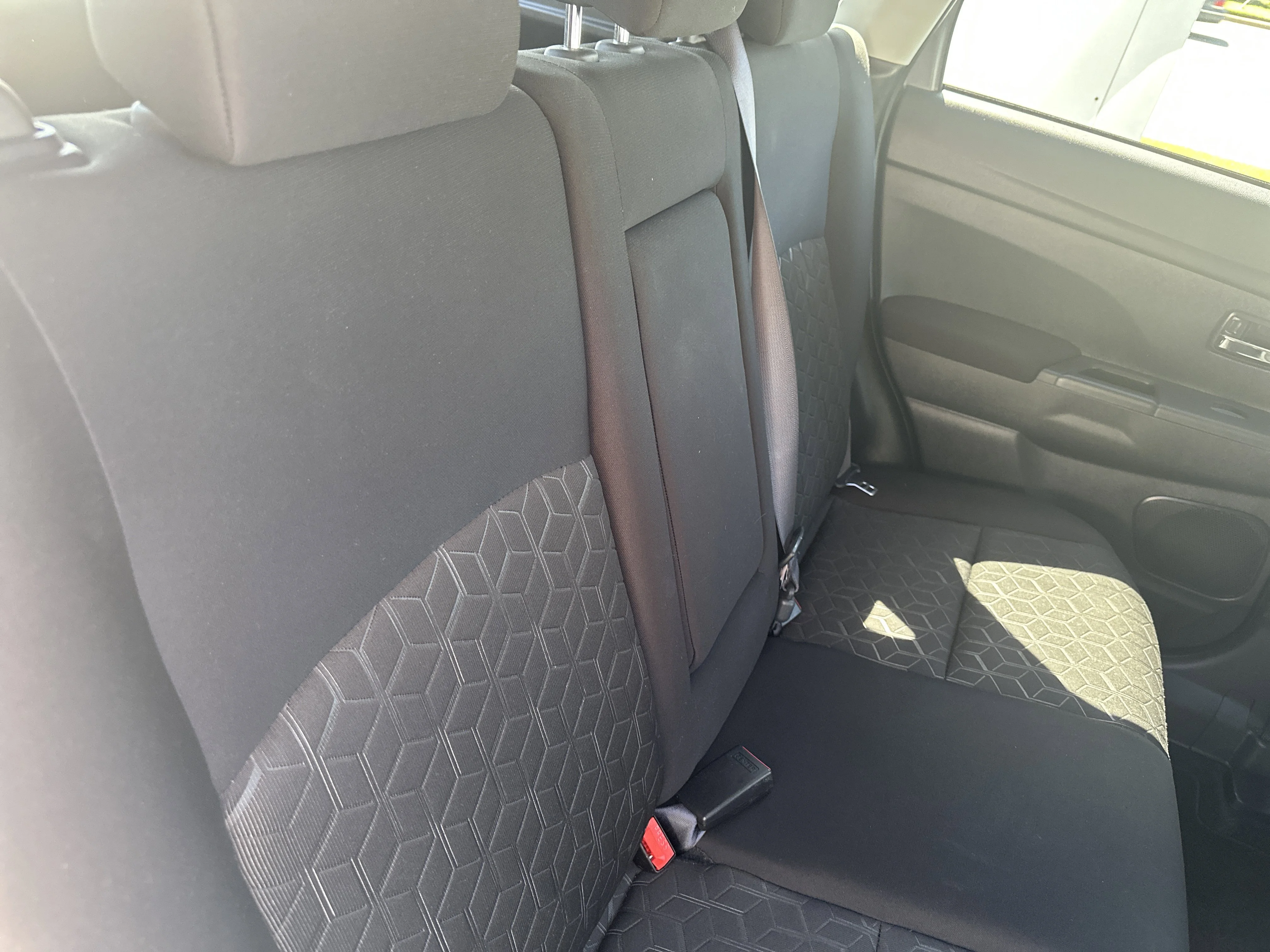 Used 2025  Mitsubishi ES image 25