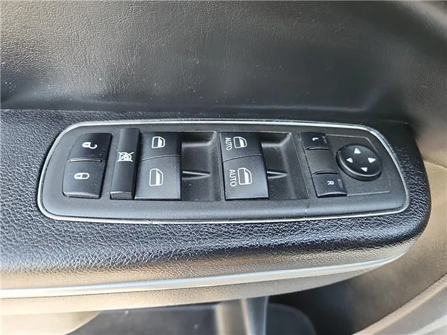 Used 2022 White Chrysler S Rear-Wheel Drive image 11