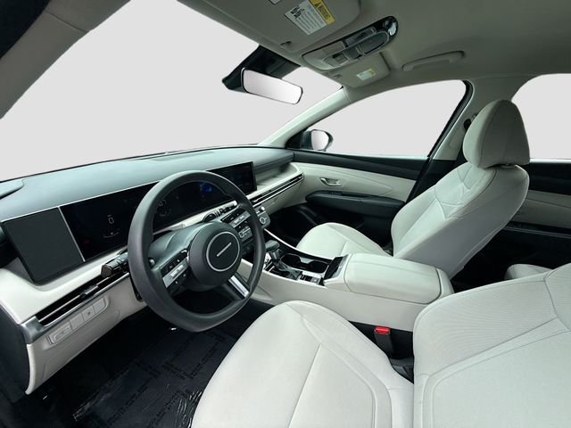 Used 2025 White Hyundai SE image 20