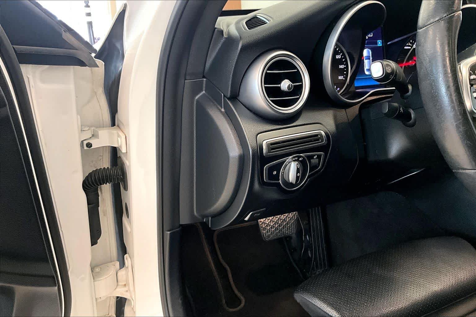 Used 2019 Polar White Mercedes-Benz C 300 image 29