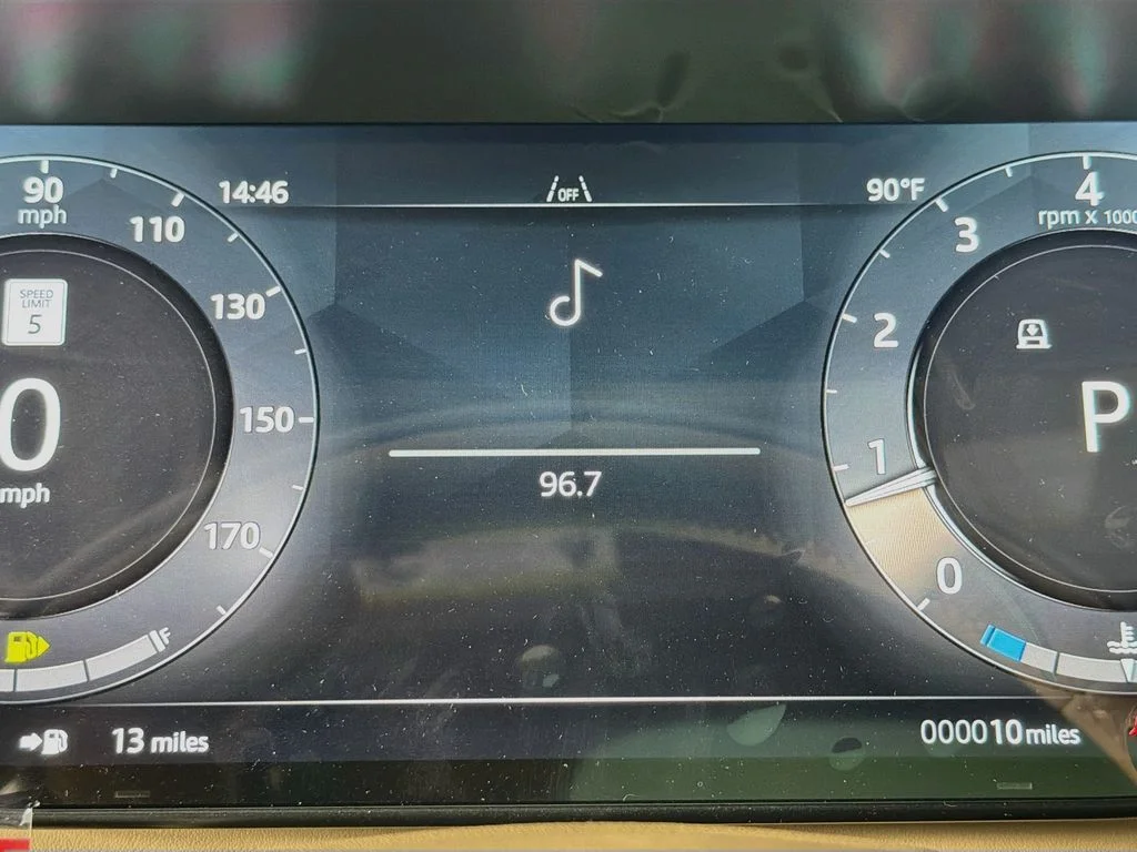 New 2026 Eiger Grey Land Rover SE image 12