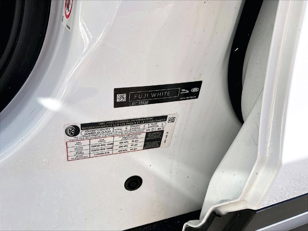 Used 2020 White Land Rover SE image 33