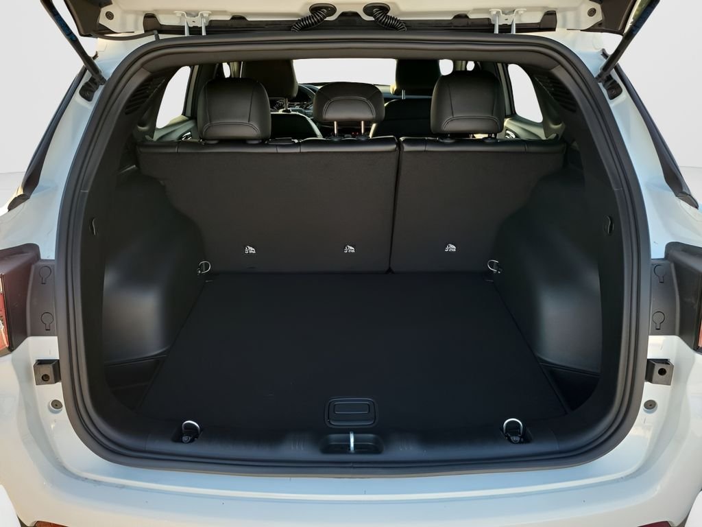 New 2026 Bright White Clear-Coat Exterior Paint Jeep Latitude image 22