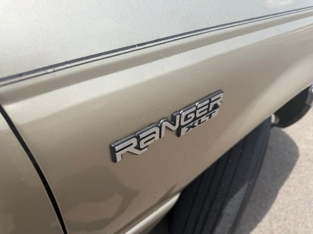 Used 2001 Harvest Gold Clearcoat Metallic Ford XLT image 7