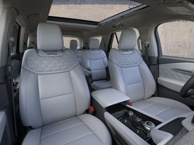 New 2026 Star White Metallic Tri-Coat Ford Platinum image 10