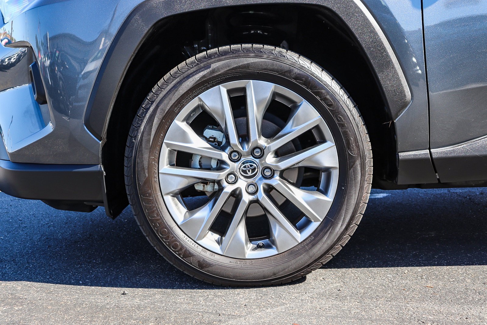 Certified Used 2025  Toyota XLE Premium image 12