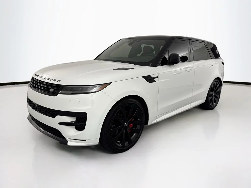 Used 2025 White Land Rover Dynamic SE image 1