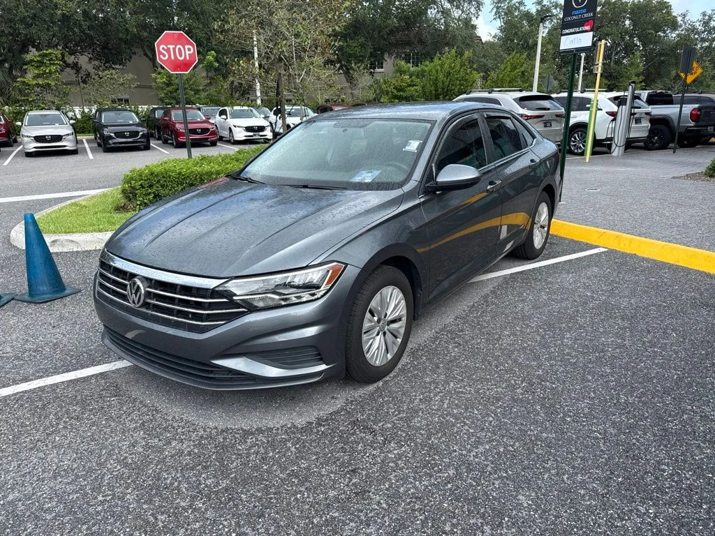 Used 2019 Platinum Gray Metallic Volkswagen 1.4T S image 16