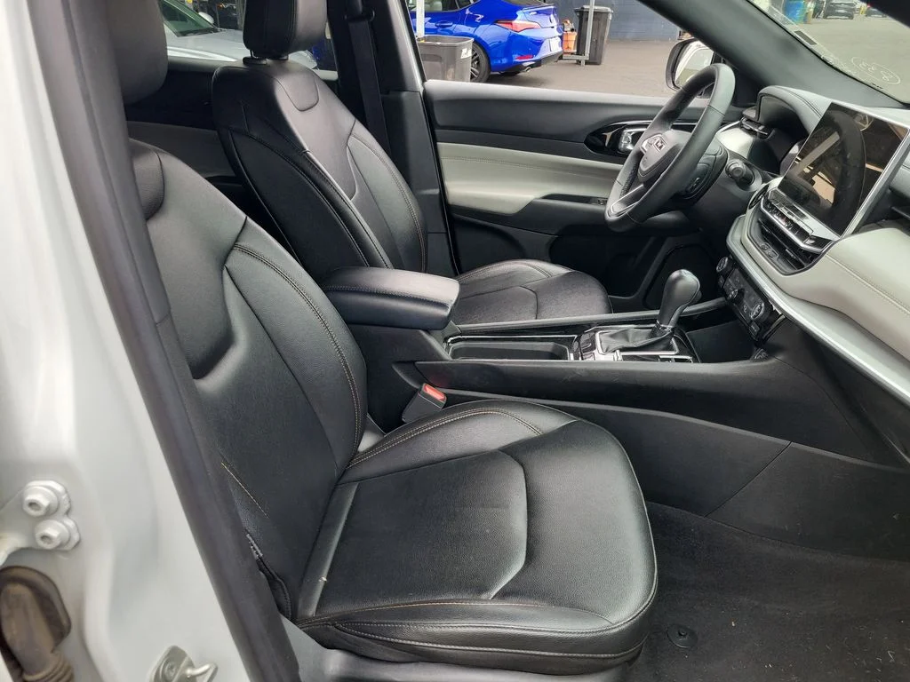 Used 2024 White/off-white Jeep Limited image 19