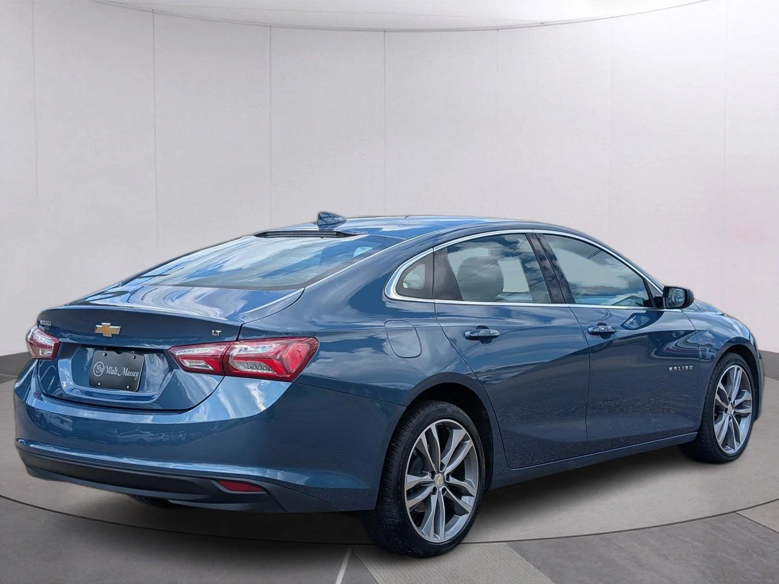 Used 2024 Lakeshore Blue Metallic Chevrolet 2LT image 5
