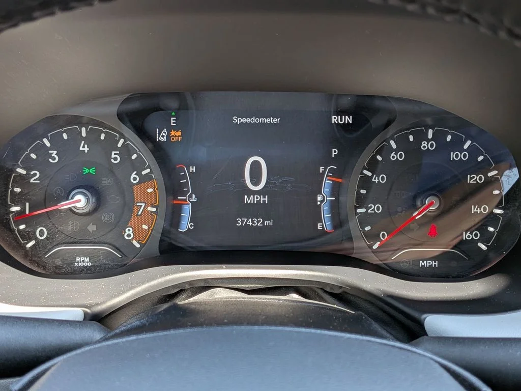 Used 2023 Silver Jeep Limited image 15