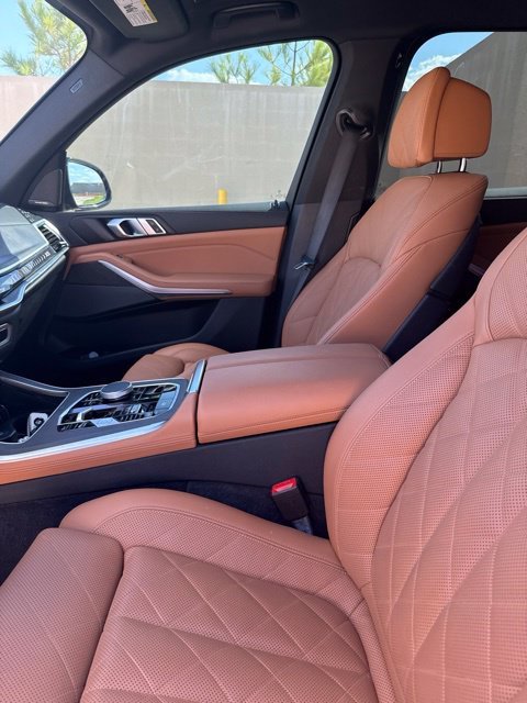 Used 2025 Black BMW xDrive40i image 9