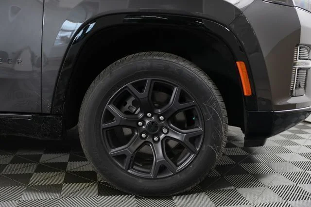 New 2026 Baltic-Gray Metallic Clear-Coat Exterior Paint Jeep Limited Altitude image 31
