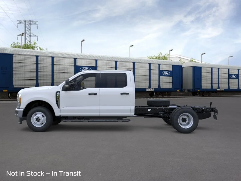 New 2026 Oxford White Ford XL image 3