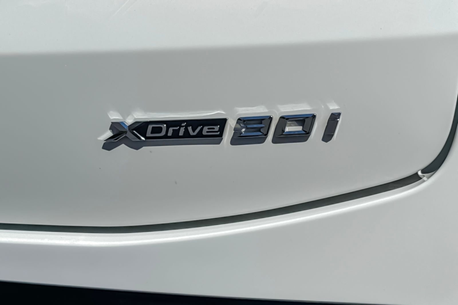 Used 2025 White BMW xDrive30i image 40