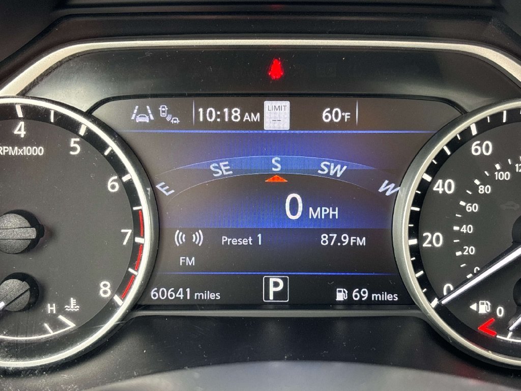 Used 2019 Red Nissan Platinum image 23