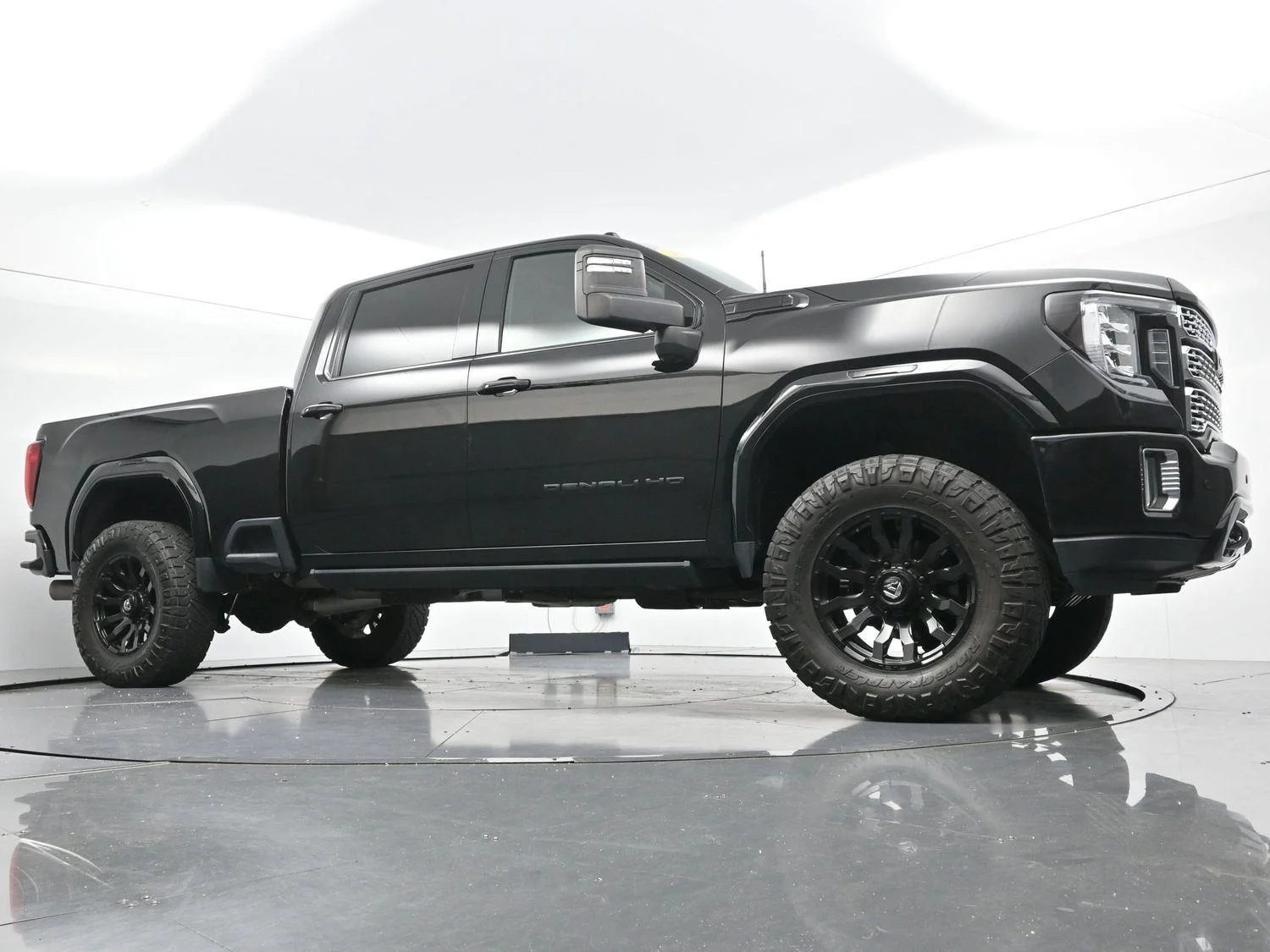 Used 2021 Onyx Black GMC Denali image 49