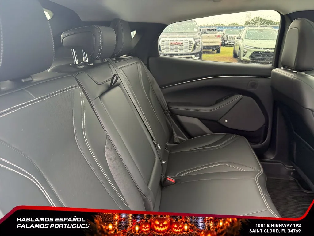 Used 2022  Ford Premium image 28