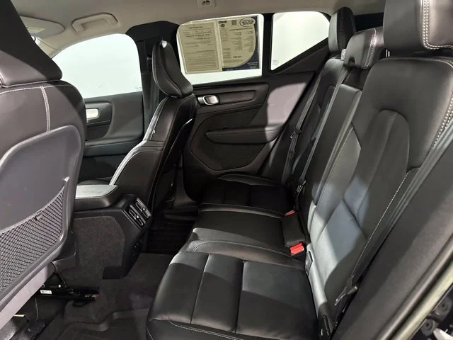 Used 2022  Volvo Momentum image 17