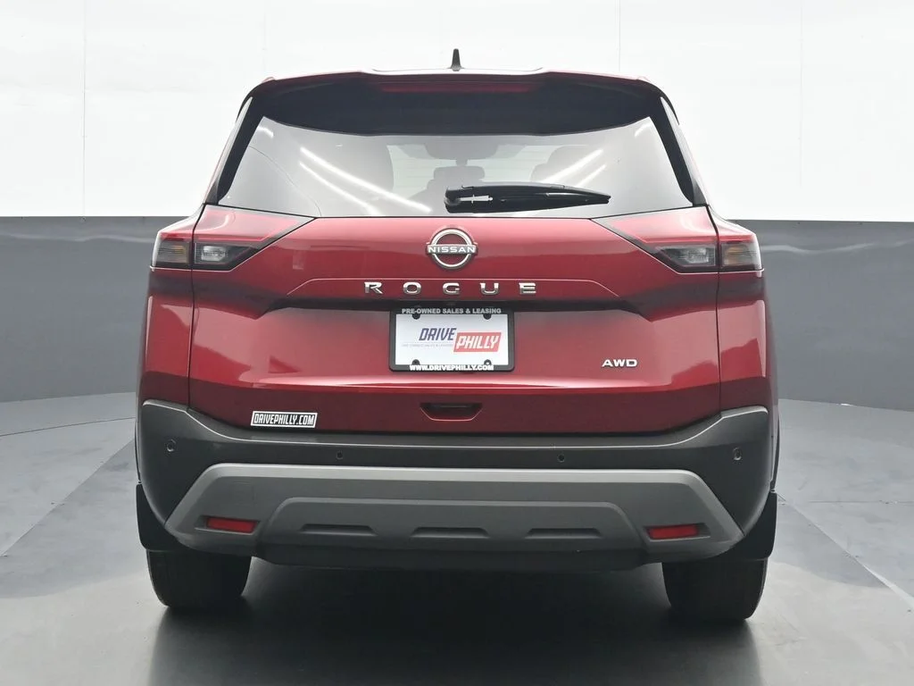 Used 2023 Red Nissan S image 5
