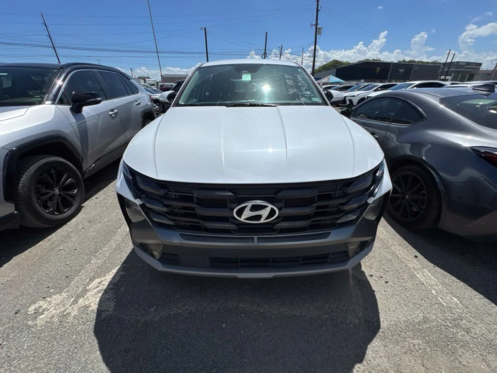 Used 2025 White Hyundai SE image 2