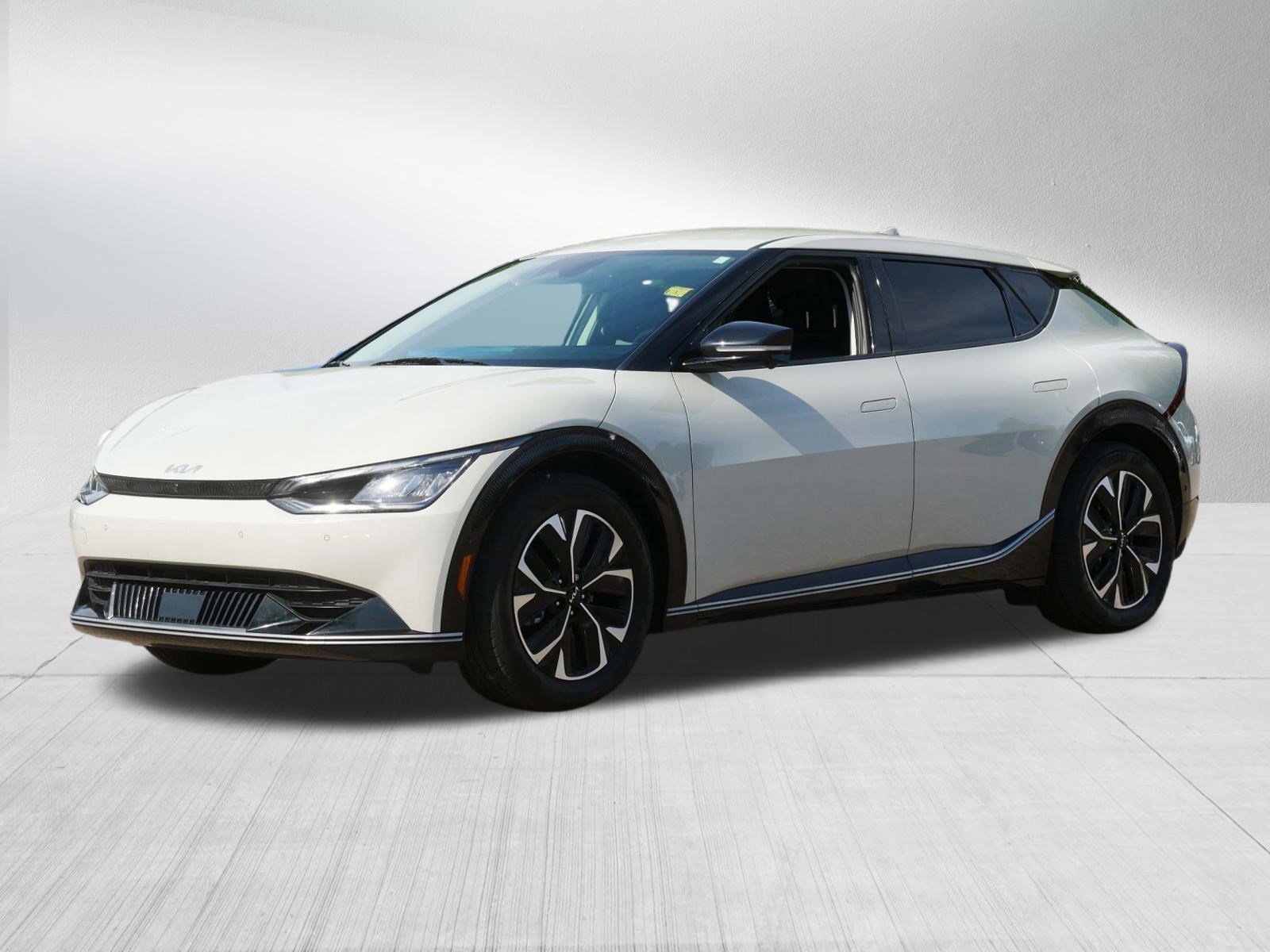 Certified Used 2024 Glacier Kia Wind image 3