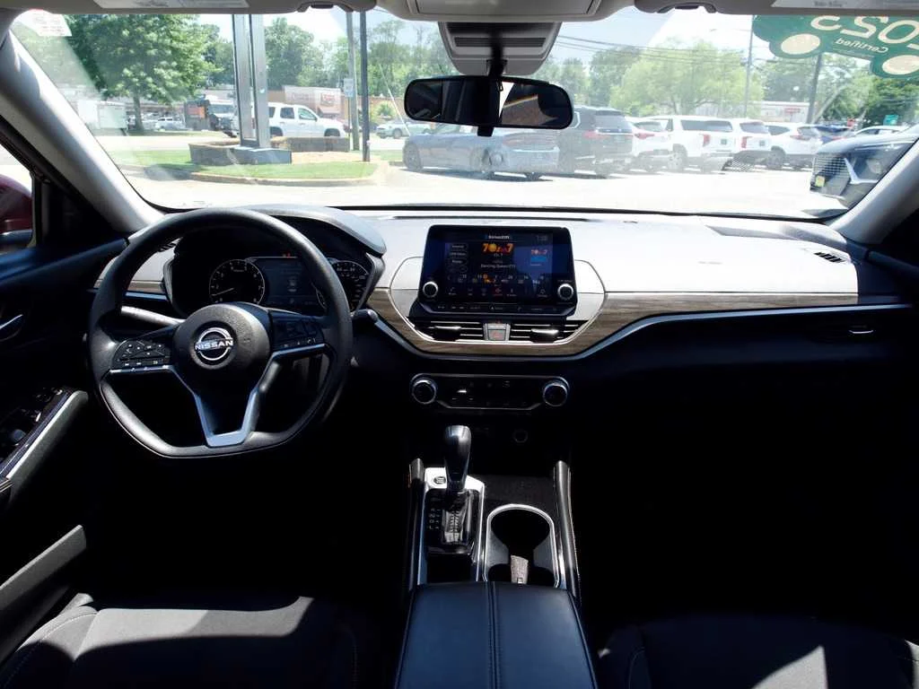 2023 Nissan Altima SV - Photo 25