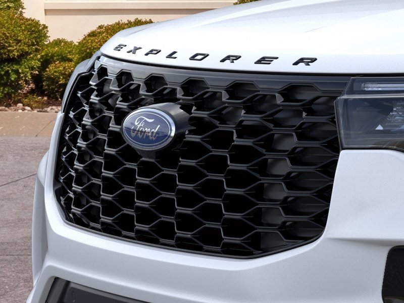 New 2026 Star White Metallic Tri-Coat Ford ST-Line image 17