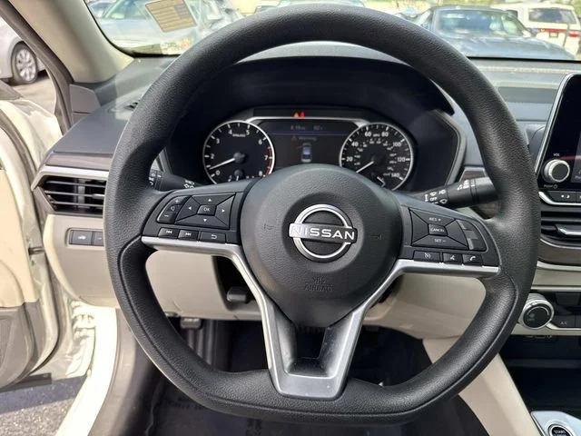 Used 2025 White Nissan 2.5 SV image 41