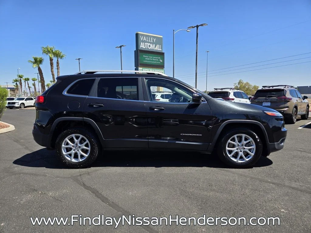 Used 2016 Black Jeep Latitude image 7