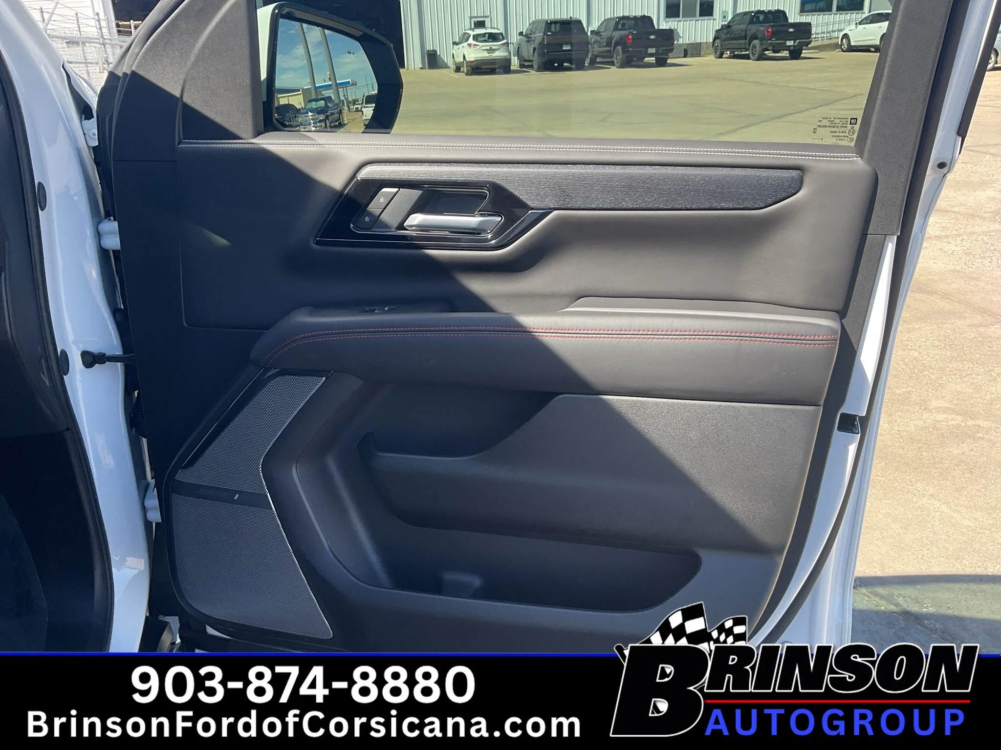 Used 2025 Summit White GMC AT4 Ultimate image 27